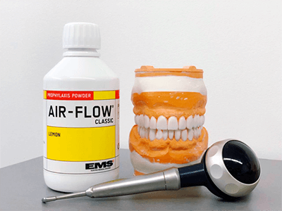 Чистка зубов air flow